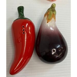 Vtg Mixed Tabasco Pepper & Eggplant Ceramic Salt & Pepper Shakers NOC3027